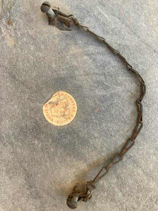 Losas de piedra tallada con animales africanos