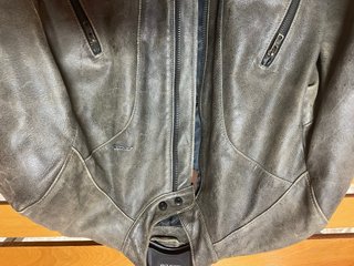 Chaqueta de cuero para moto de mujer