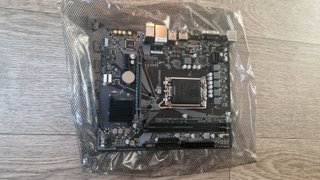 Placa Base Gigabyte H610M H V2 DDR5 a Estrenar