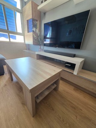Muebles salón roble y blanco