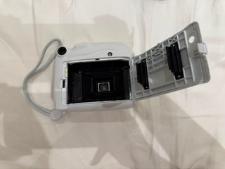 Cámara Instax Mini 11 + Accesorios