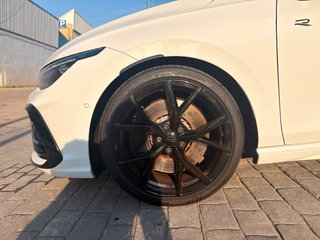 Volkswagen Golf R black