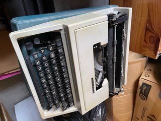 Máquina de escribir Olivetti Dora