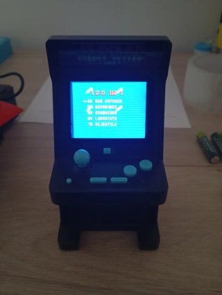 Mini consola retro arcade verde y negra