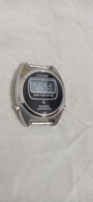 Reloj digital femenino Citizen Crystom LC 1976