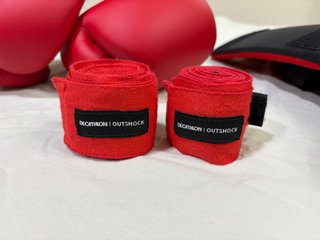 Set Boxeo Guantes Pierneras y Vendas Decathlon
