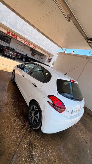 Peugeot 208 2015