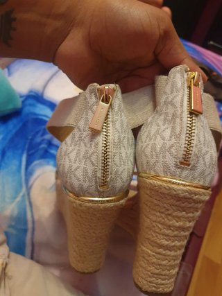 Sandalias Michael Kors Beige y Blanco