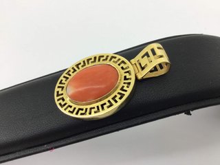 colgante oro 18k con piedra