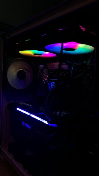 PC Gamer Rosa con Ventana Lateral