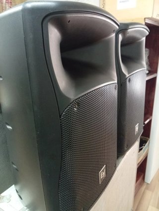 Altavoz Electro-Voice ZX4 USA precio pareja