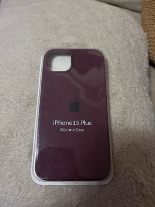 Funda iPhone 15 Plus Apple burdeo
