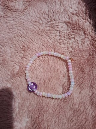 Pulsera artesanal con carita feliz.Hecha a mano