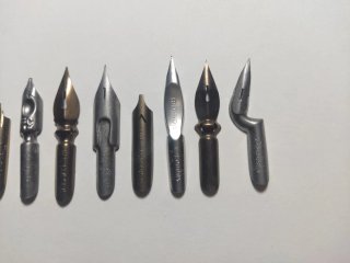 12 PLUMILLAS ANTIGUAS TODAS DIFERENTES (NUEVAS)