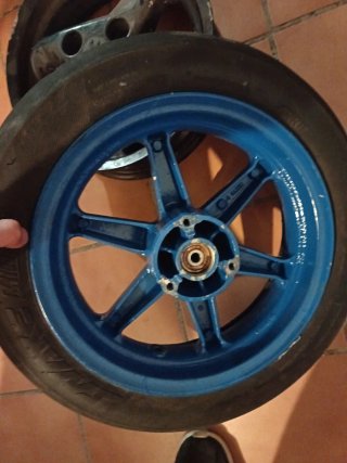 Llanta Jog RR con neumático semislicks