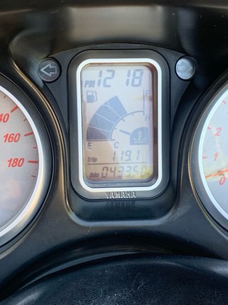 Yamaha TMAX 500 2005 Blanca tiene pegatina eco B