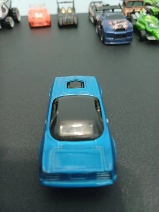 Coche azul de juguete