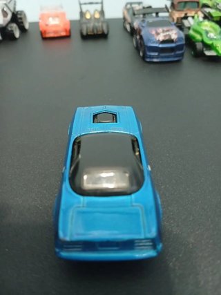 Coche azul de juguete
