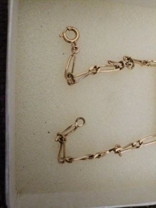 Pulsera de oro bajo con eslabones