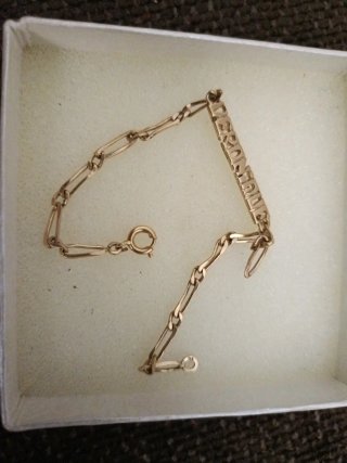 Pulsera de oro bajo con eslabones