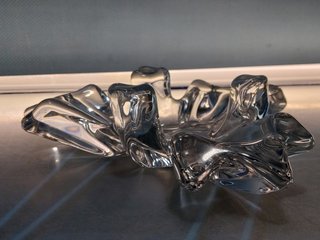 Cenicero o centro de mesa de cristal.  Original diseño
