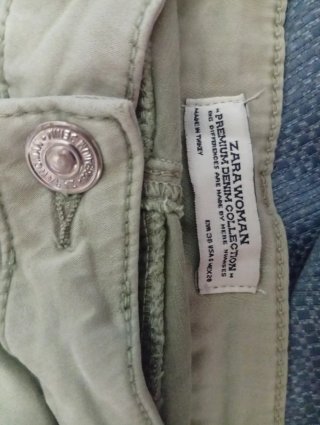 Pantalones pitillo Zara estilo motero beige