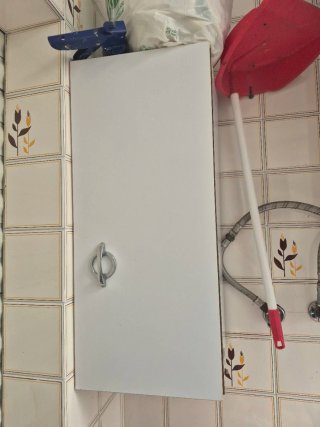 Mueble lavadero y pileta de metal y cristal