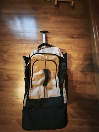 Maleta y mochila militar.