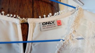Camisa ONLY beige bordada talla XL