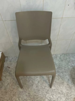 Sillas de plástico beige