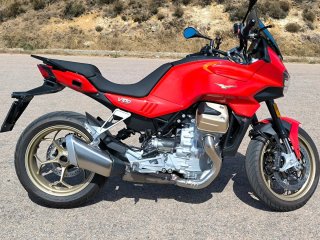 Moto Guzzi V100 Mandello Roja