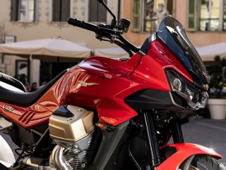 Moto Guzzi V100 Mandello Roja