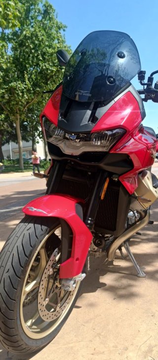 Moto Guzzi V100 Mandello Roja