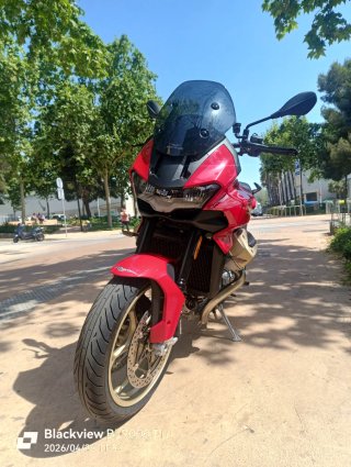 Moto Guzzi V100 Mandello Roja