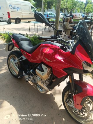Moto Guzzi V100 Mandello Roja