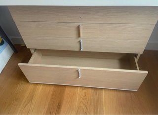 Escritorio blanco y madera