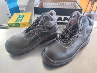 Calzado de Seguridad Negro, talla 46 y 40
