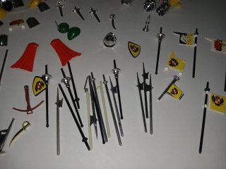 Lote de figuras y accesorios medievales