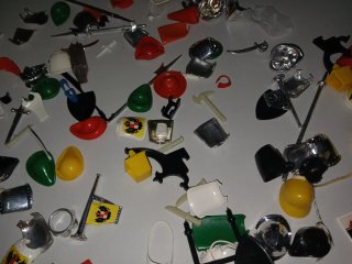 Lote de figuras y accesorios medievales