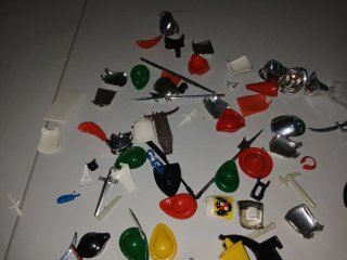 Lote de figuras y accesorios medievales