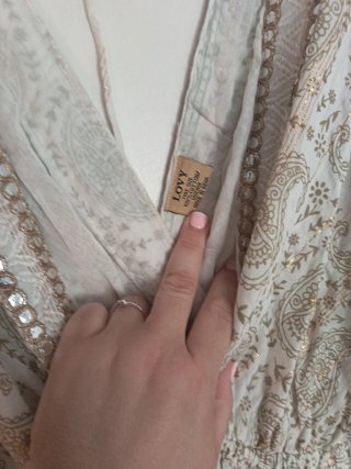 Vestido largo hippie dorado y blanco