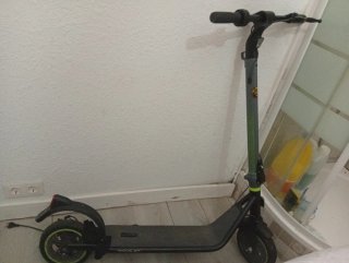 Patinete eléctrico gris