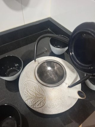 Tetera y tazas japonesas