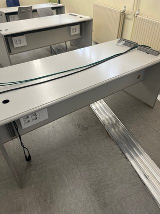 Mesas con soporte PC y electrificadas