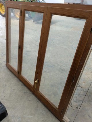 Ventana de madera con 3 cristales