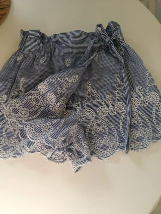 Falda Zara cuadros blancos y azules