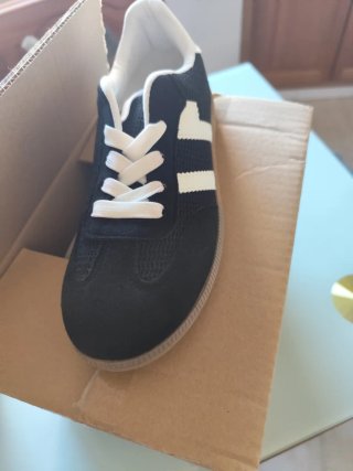 Zapatillas chico negras y blancas