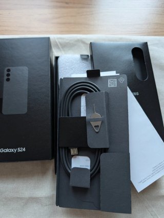 Samsung Galaxy S24 2 fundas y caja