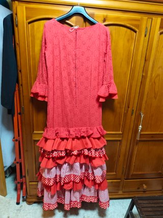Traje de flamenca rojo y blanco
