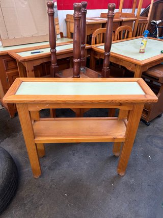 Mesa auxiliar alta de madera